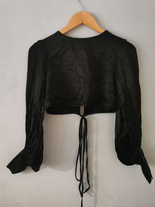 Crop top cu șnur Zara