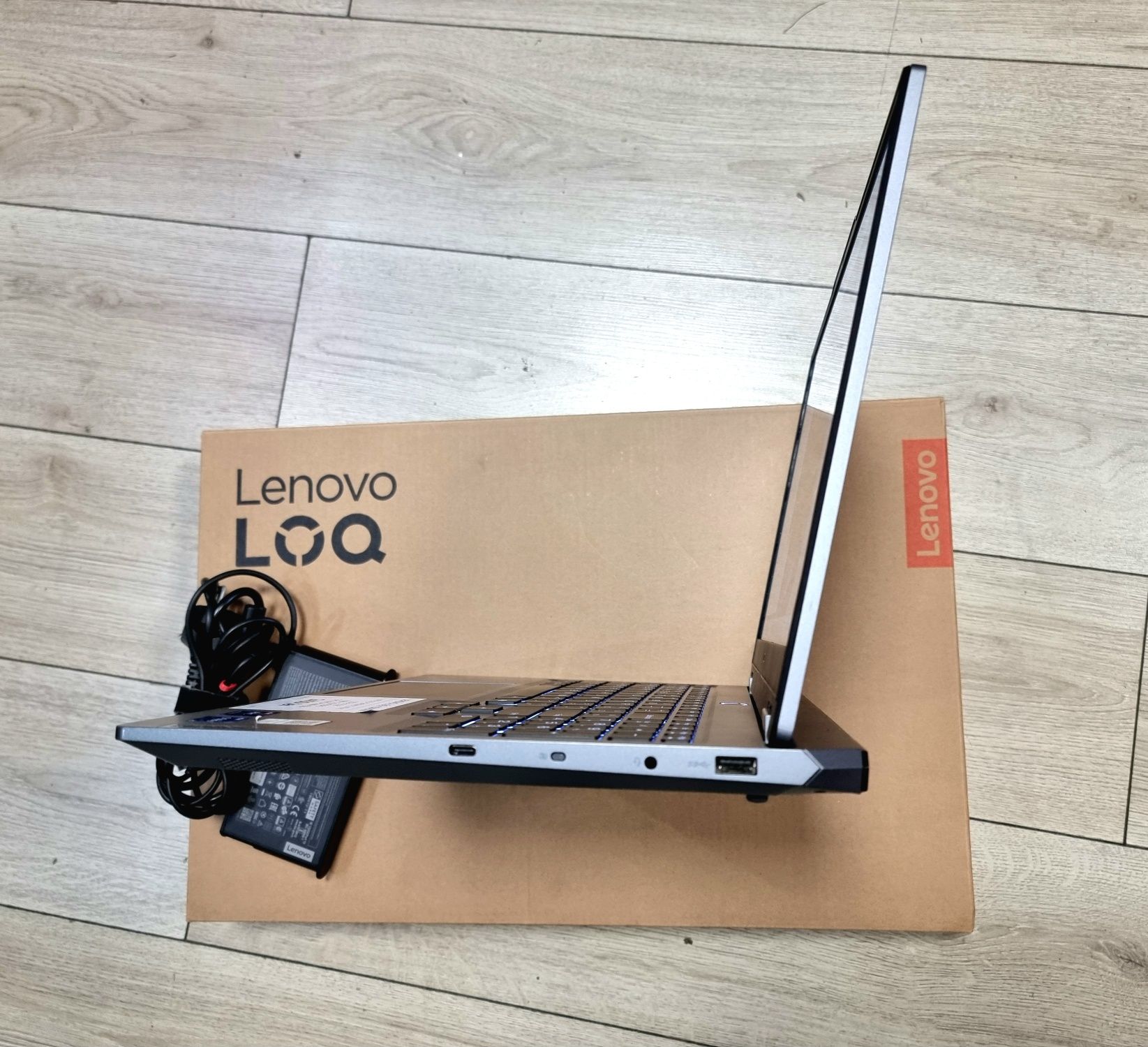 Amanet F28: Laptop Lenovo LOQ 15IAX9I