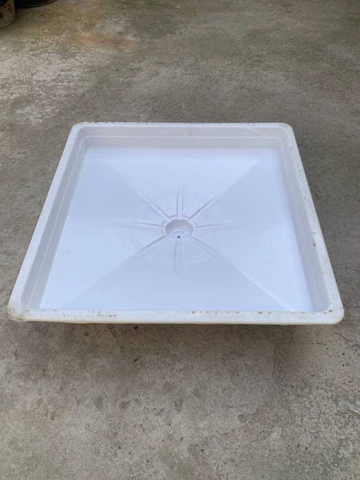 Поддон пластмассовый 60 х 60 х 7 см.