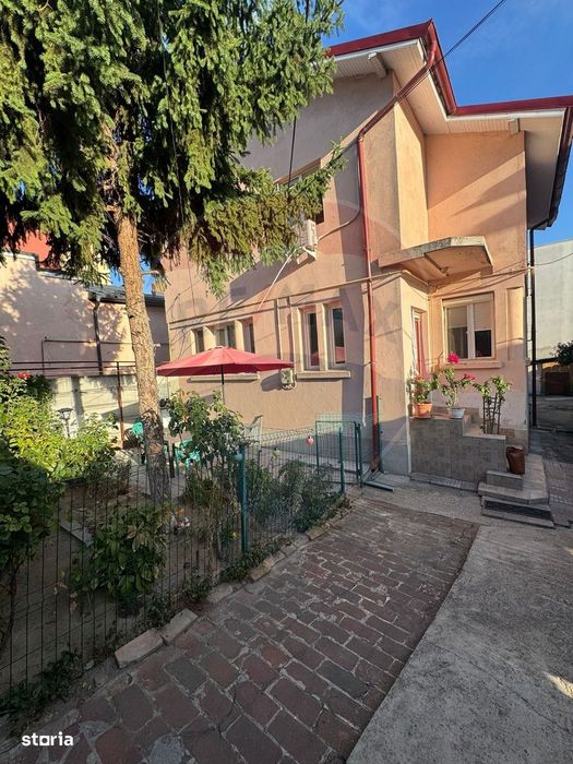Casă / Vilă cu 3 camere de vânzare în zona Central