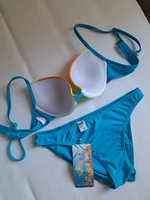 Нов бански с етикет