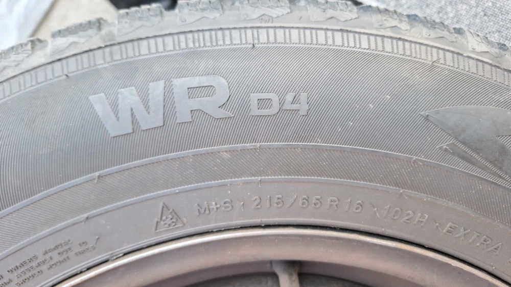 Cauciucuri Iarna Nokian 215/65 R16 pe jante otel Mitsubishi ASX