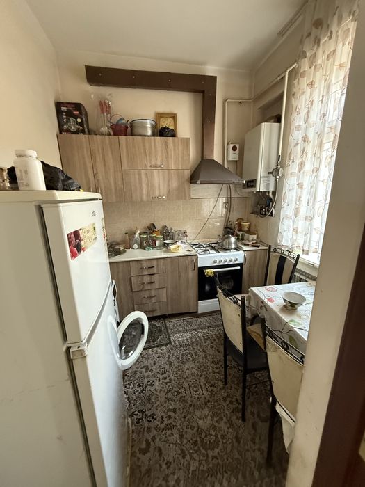 Срочна квартира сотилади сергели 6 А навастройка метро 2 чи бекат