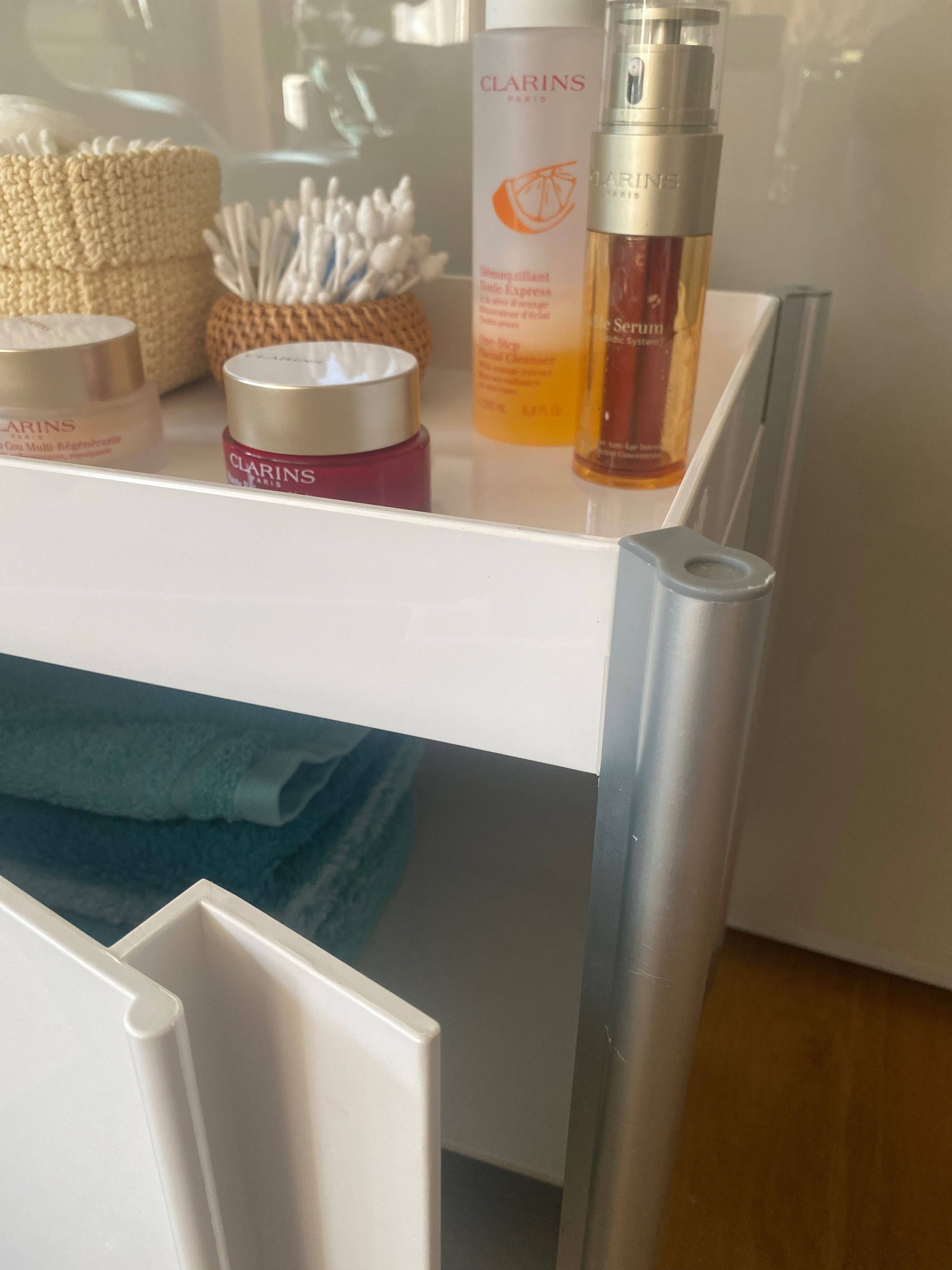 Dulapior de cosmetica