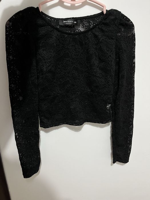 Черна дентелена блуза