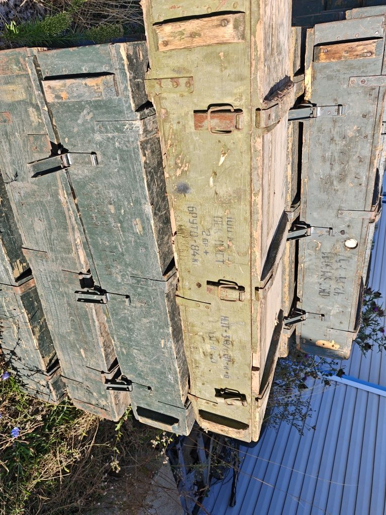 Сандъци стари оръжейни