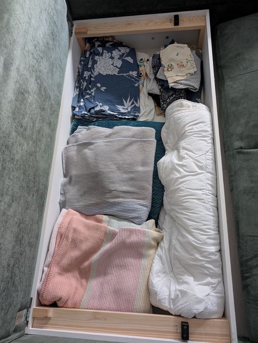 Canapea coltar extensibil cu spatiu de depozitare - 310 x 215 cm