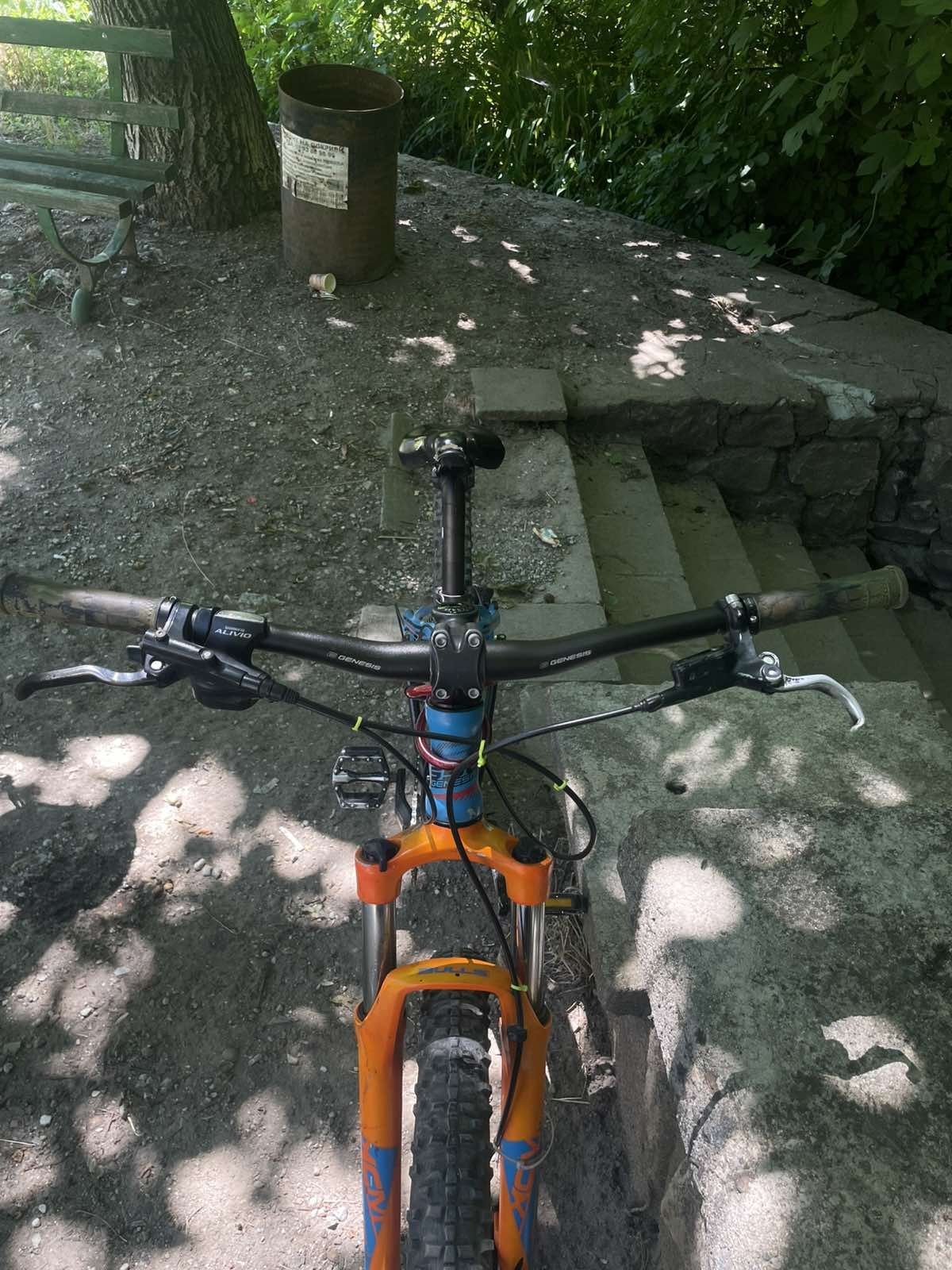 Продавам колело GENESIS 650