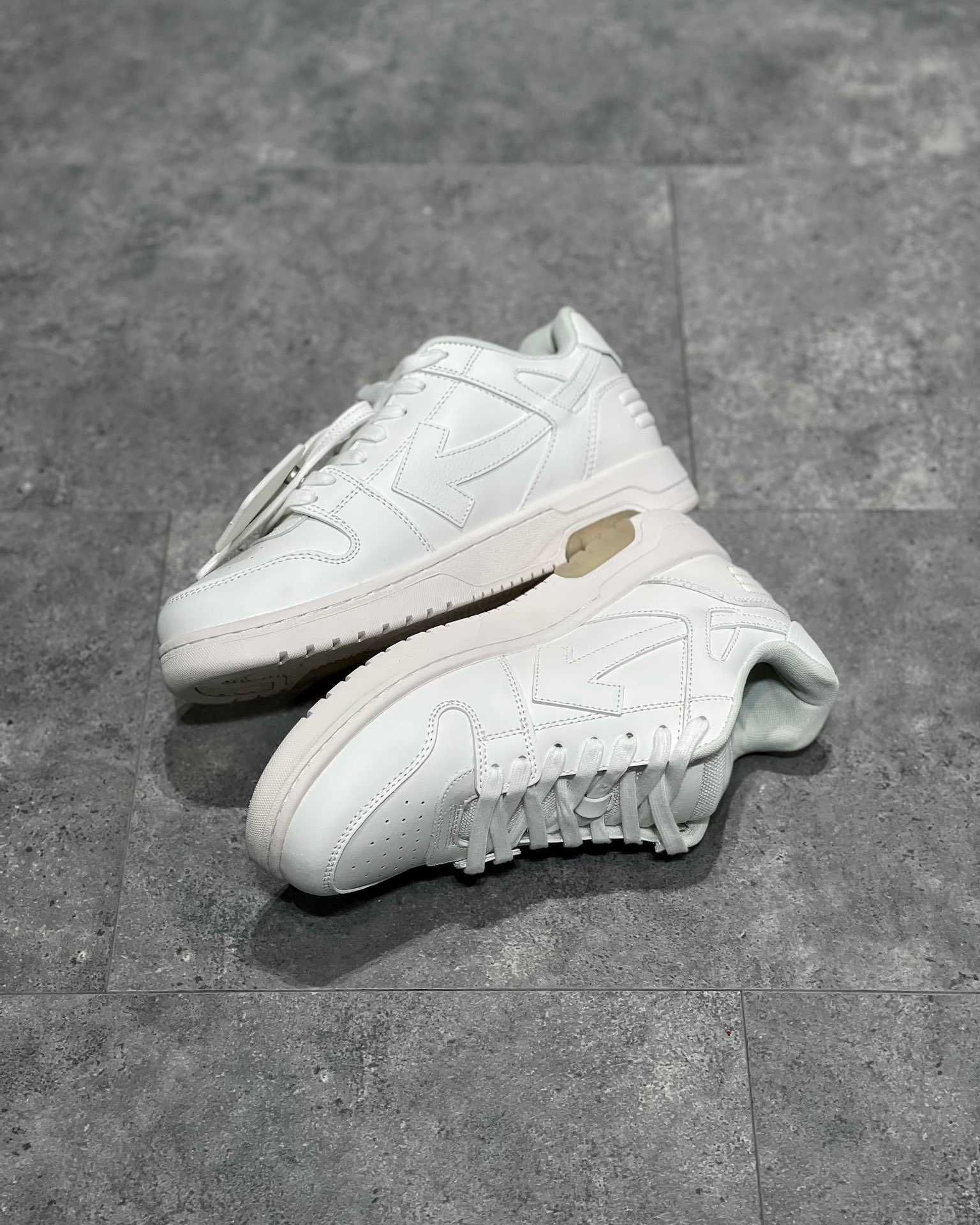 Adidasi Off White Out Of Office