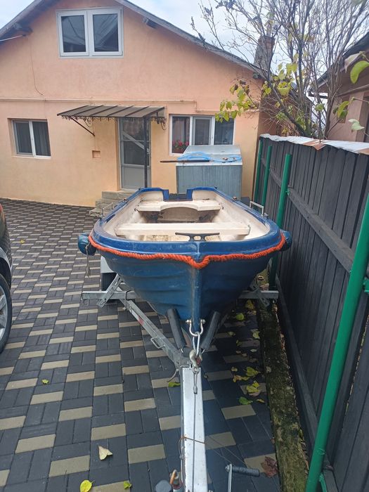 Barcă+motor 4 cai in 4 timpi plus peridoc înmatriculat