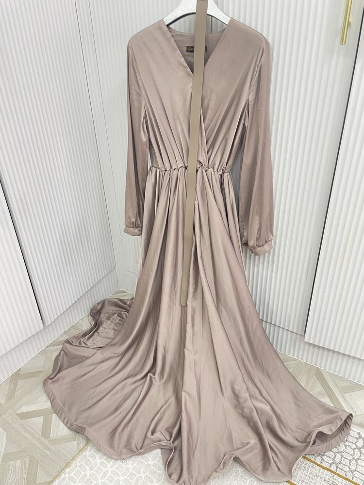 Платье атлас. Богатый коричневый цвет. Размер 46-48
