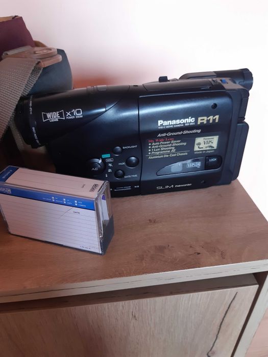 Видео камера PANASONIK R11