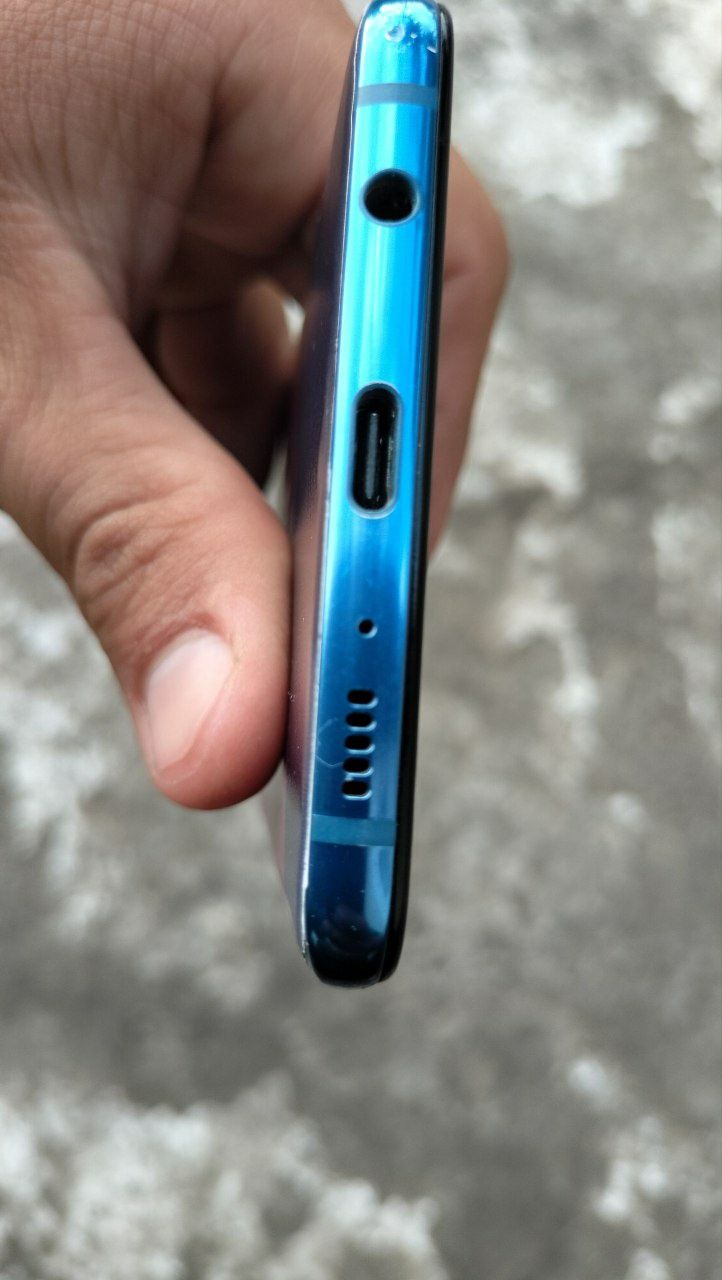 Galaxy A9 sotiladi.