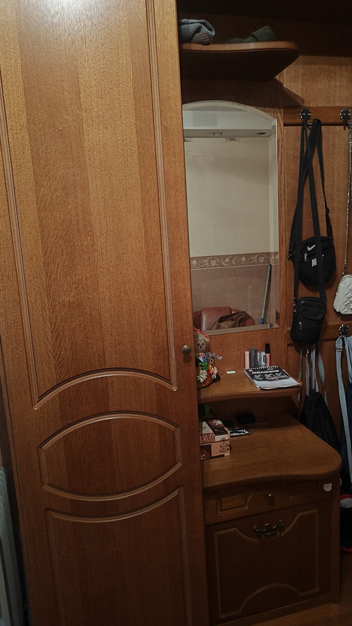 Продам шкаф в прихожую