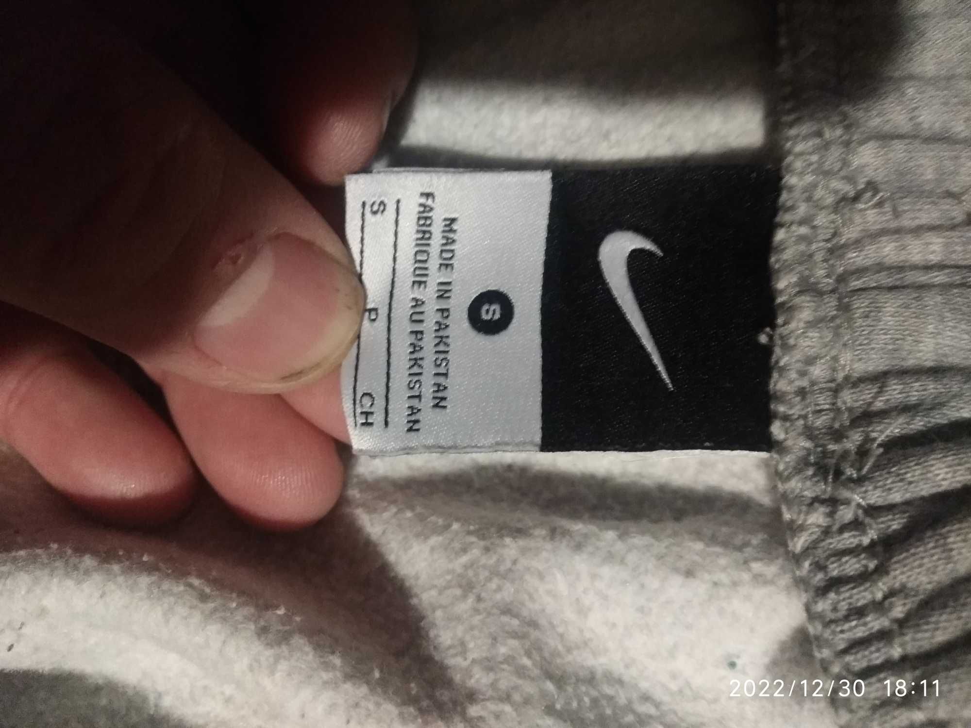 Оригинално долнище Nike 72