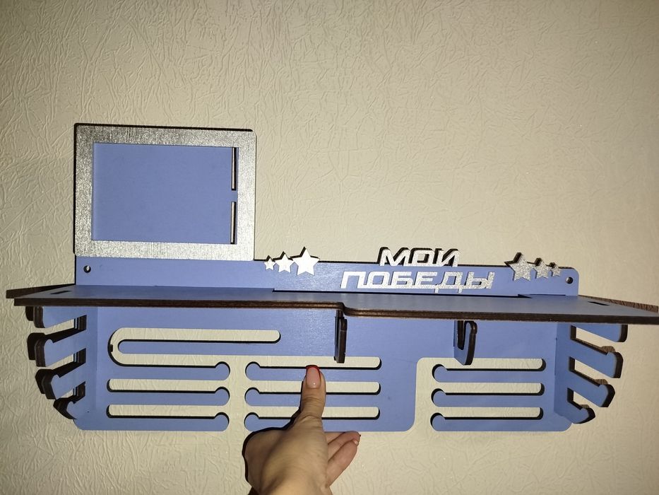 Продам медальницу