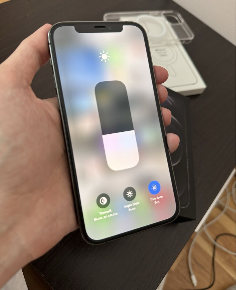 Iphone 12 pro идеальное состояние в подарок magsafe чехол с анимацией