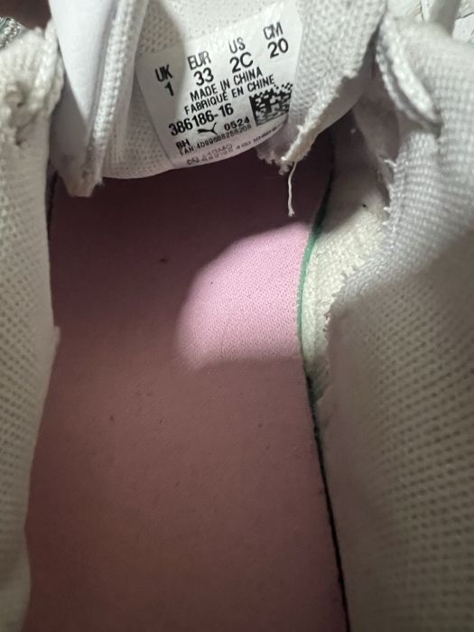 Vând adidași puma,pentru fetițe.