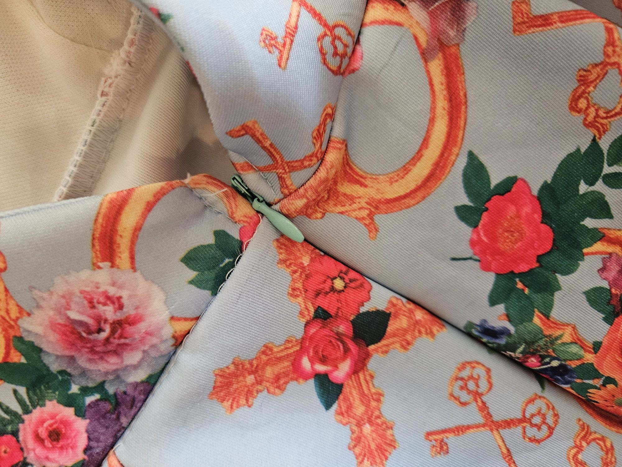 Страхотна рокля с шарка на Gucci