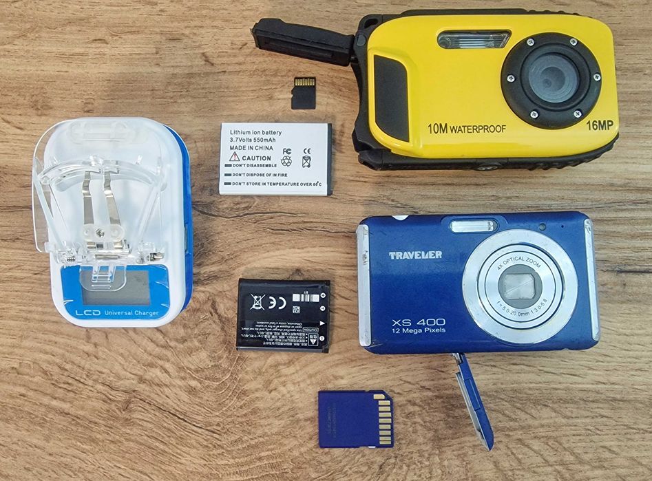 2 Camere Foto Digitale cu accesorii (pachet complet)