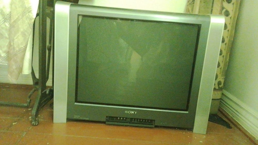 SONY телевизор сотилади...
