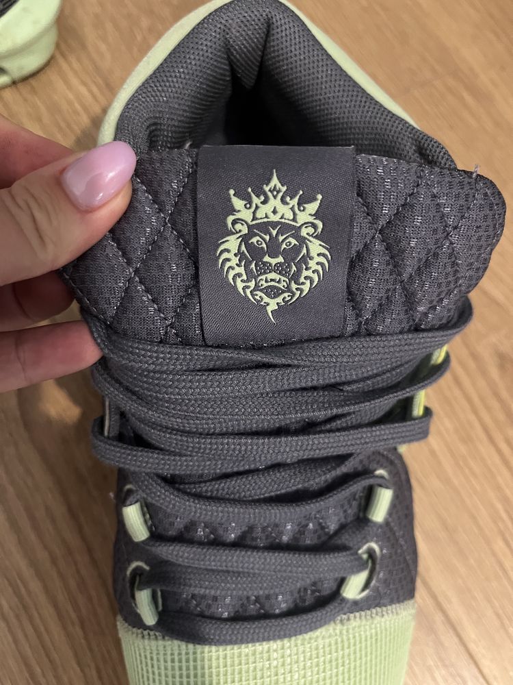 Adidasi nike jorden 42