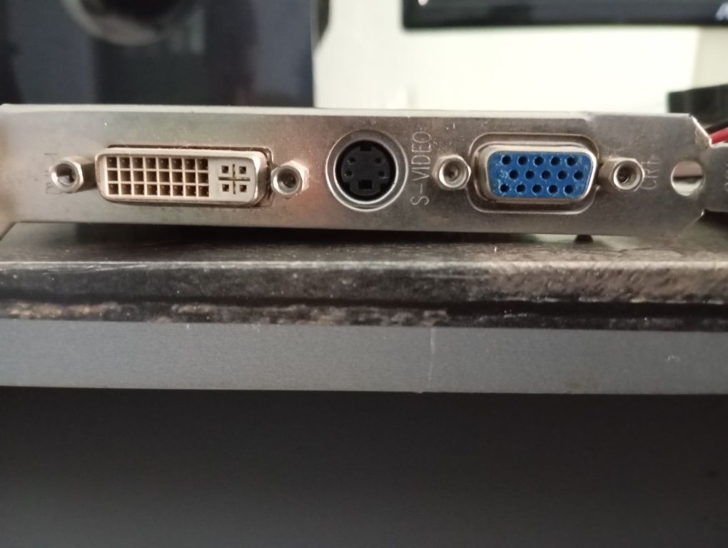 Vând trei placi video 128 GB 64 biț
