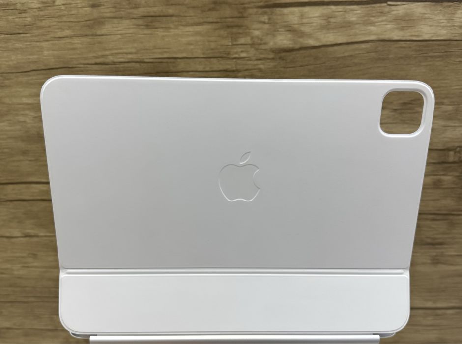 Prodam Idyal MagicKeyboard ipad pro m4 11