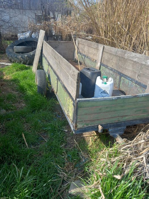 Vand remorcuta pentru tractoras
