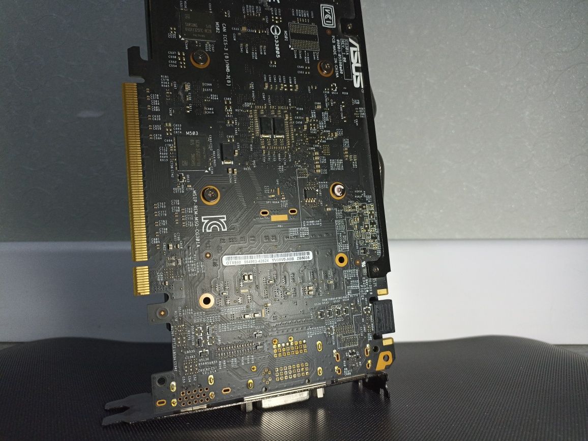 СРОЧНО Продам видеокарту Asus GTX 950 strix 2gb gddr5