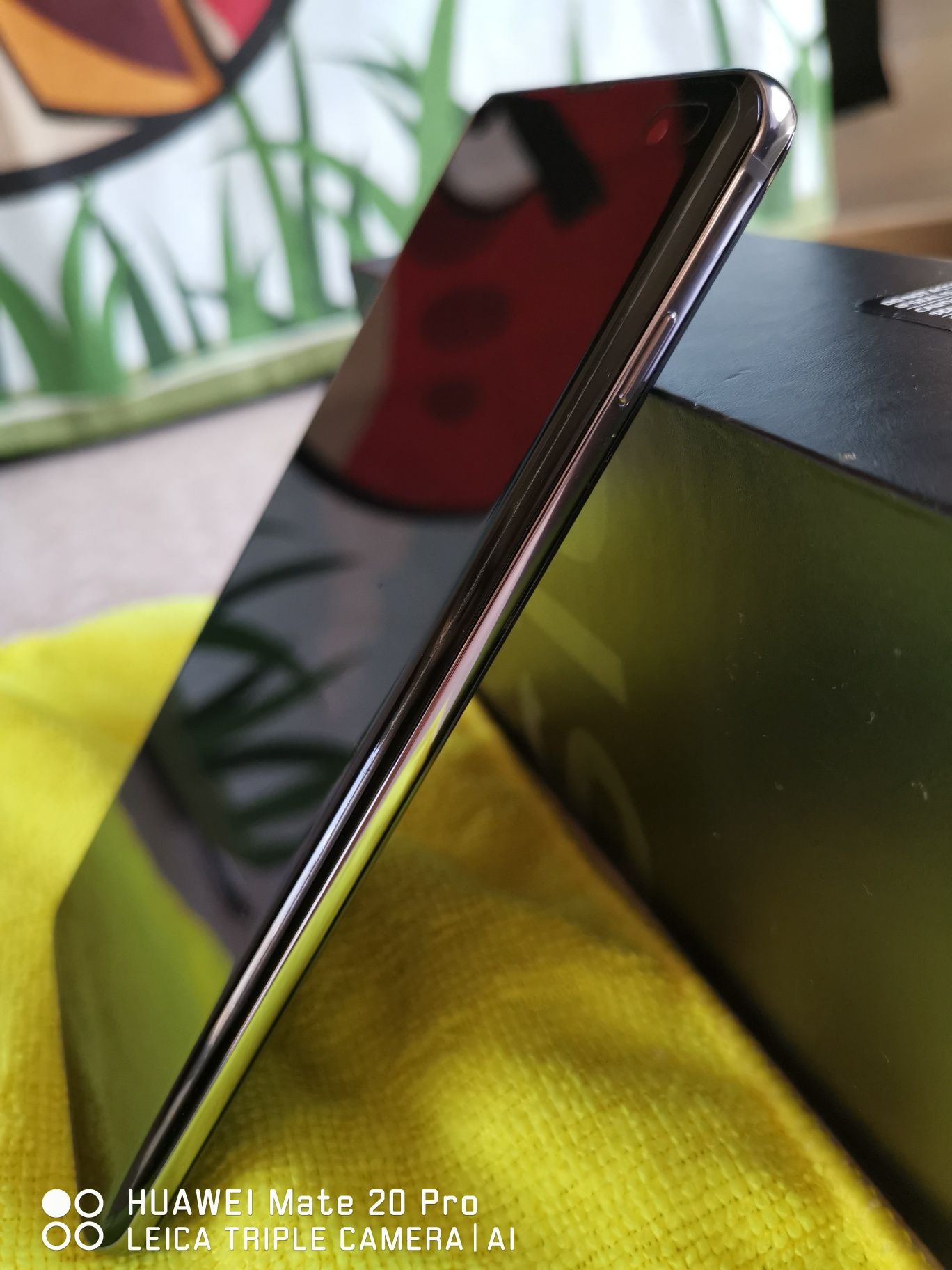 S10  plus  с кутия със зарядно