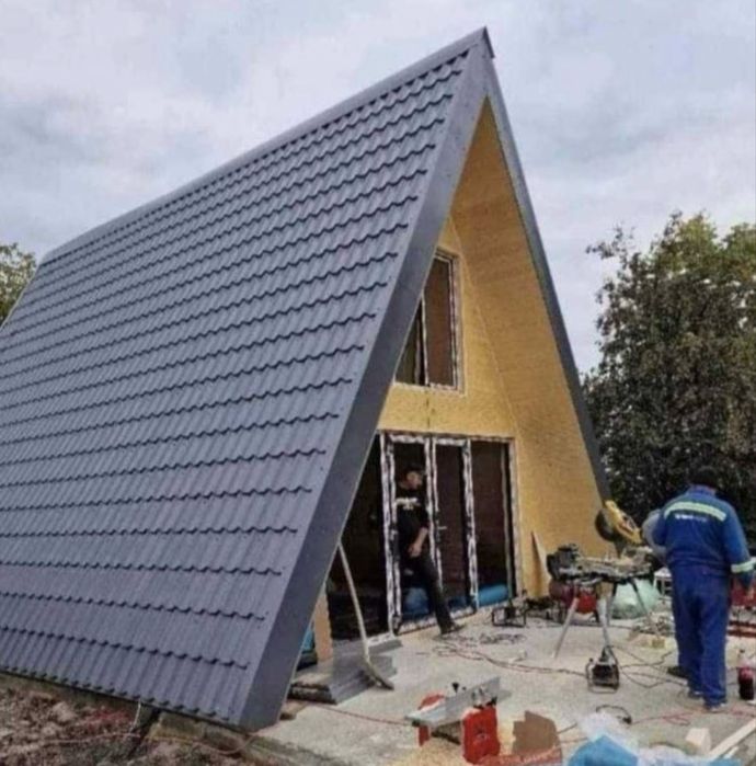 Case din lemn sau structură metalică