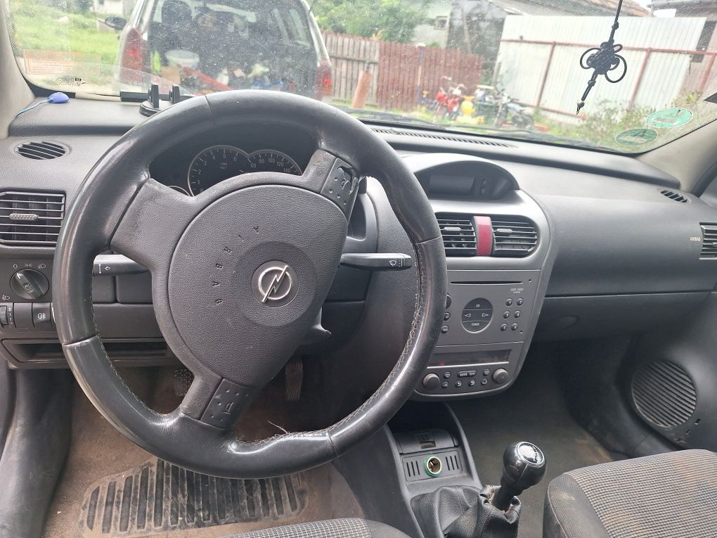 Opel corsa c anul 2004 1.3 cdti