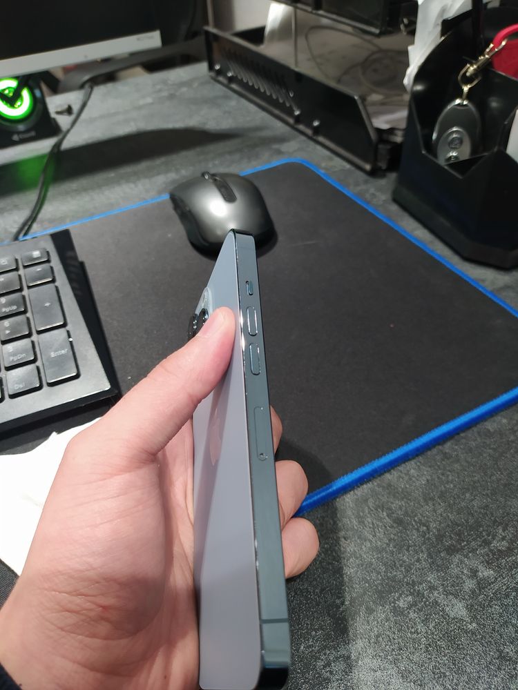 iPhene 13 pro 256 gb 2 ta simkartali 78% karobka dakumenti bor