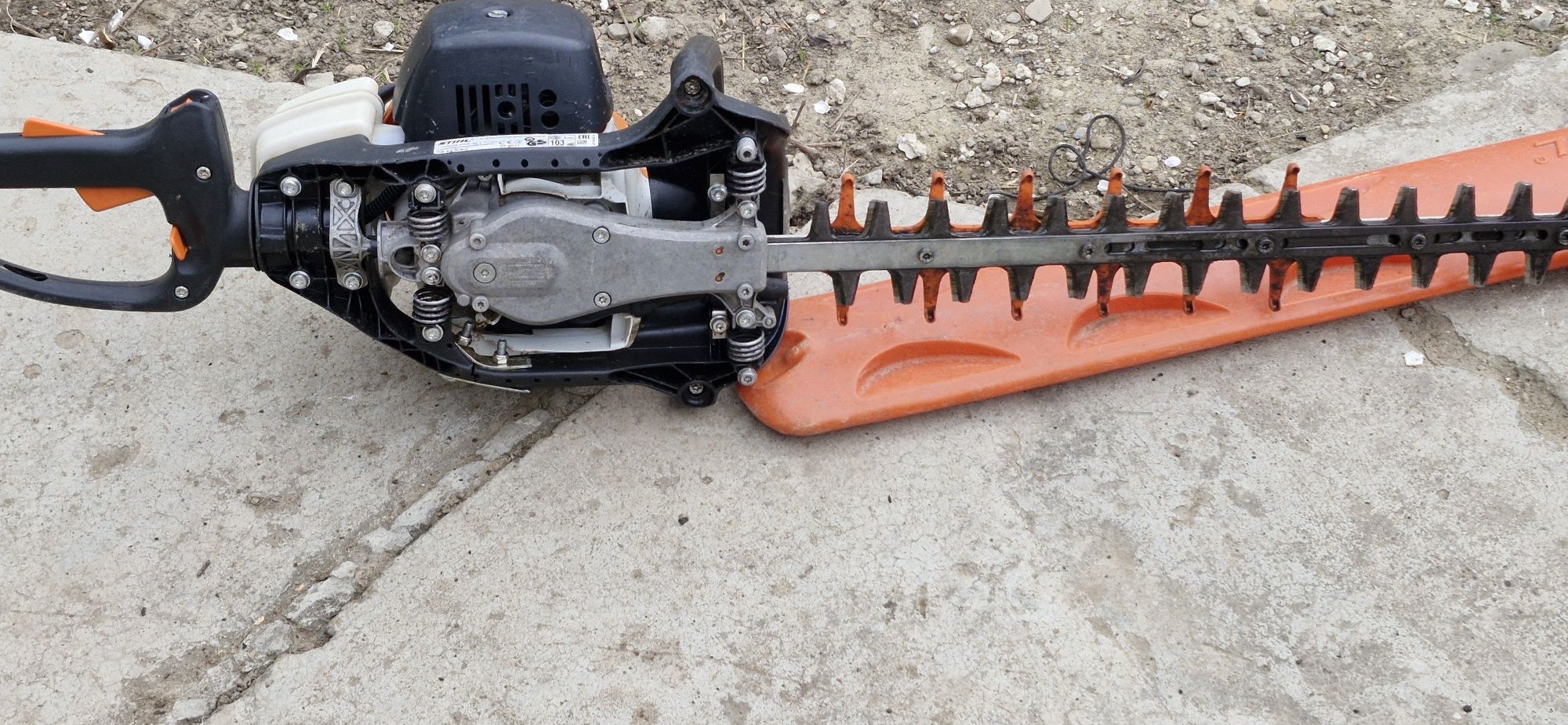 Motofoarfeca sthil hs82