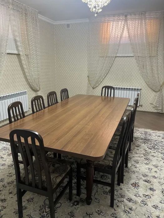 Стол со стульями