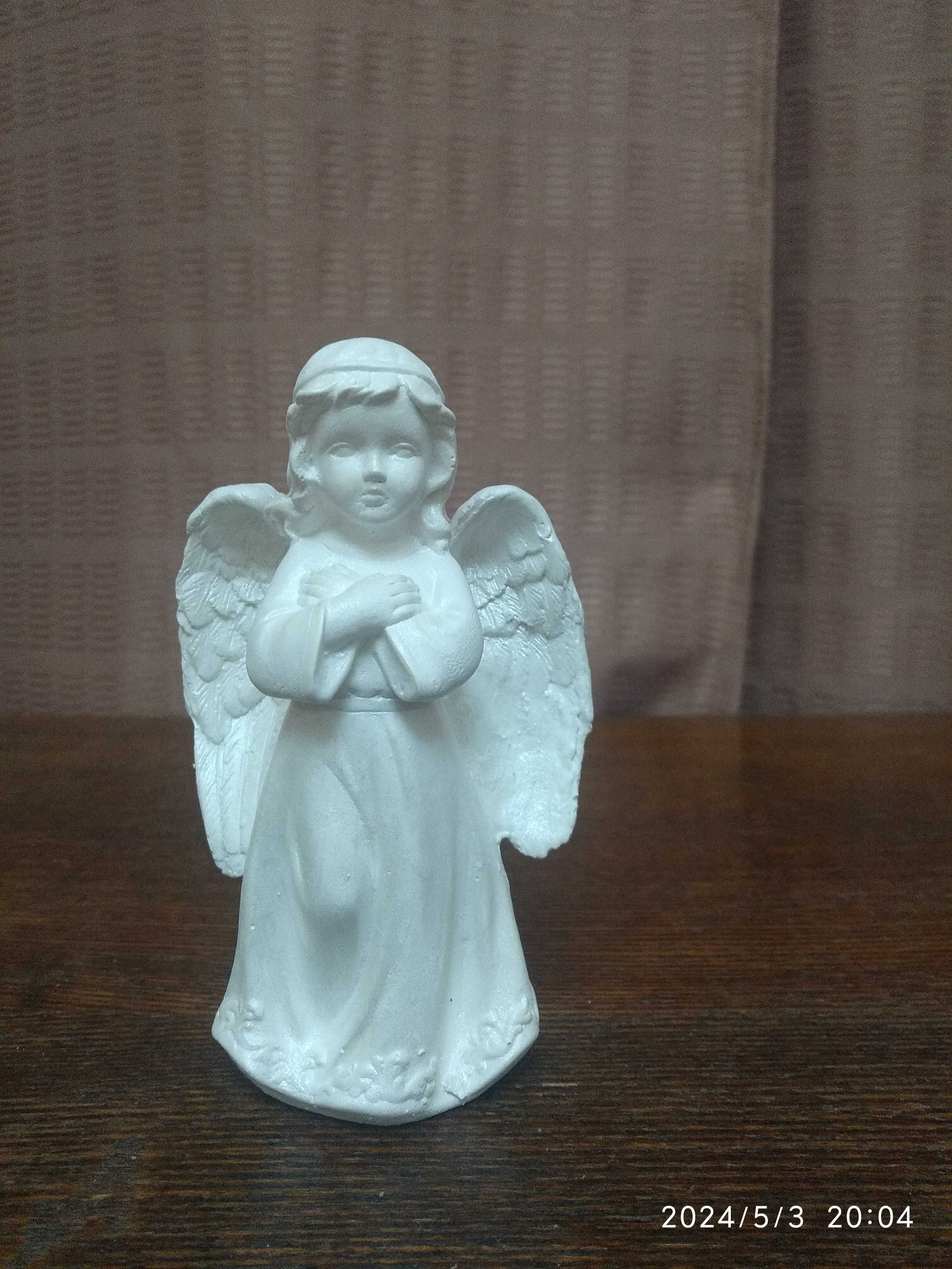 Ангелочки сделаны из скульптурного гипса