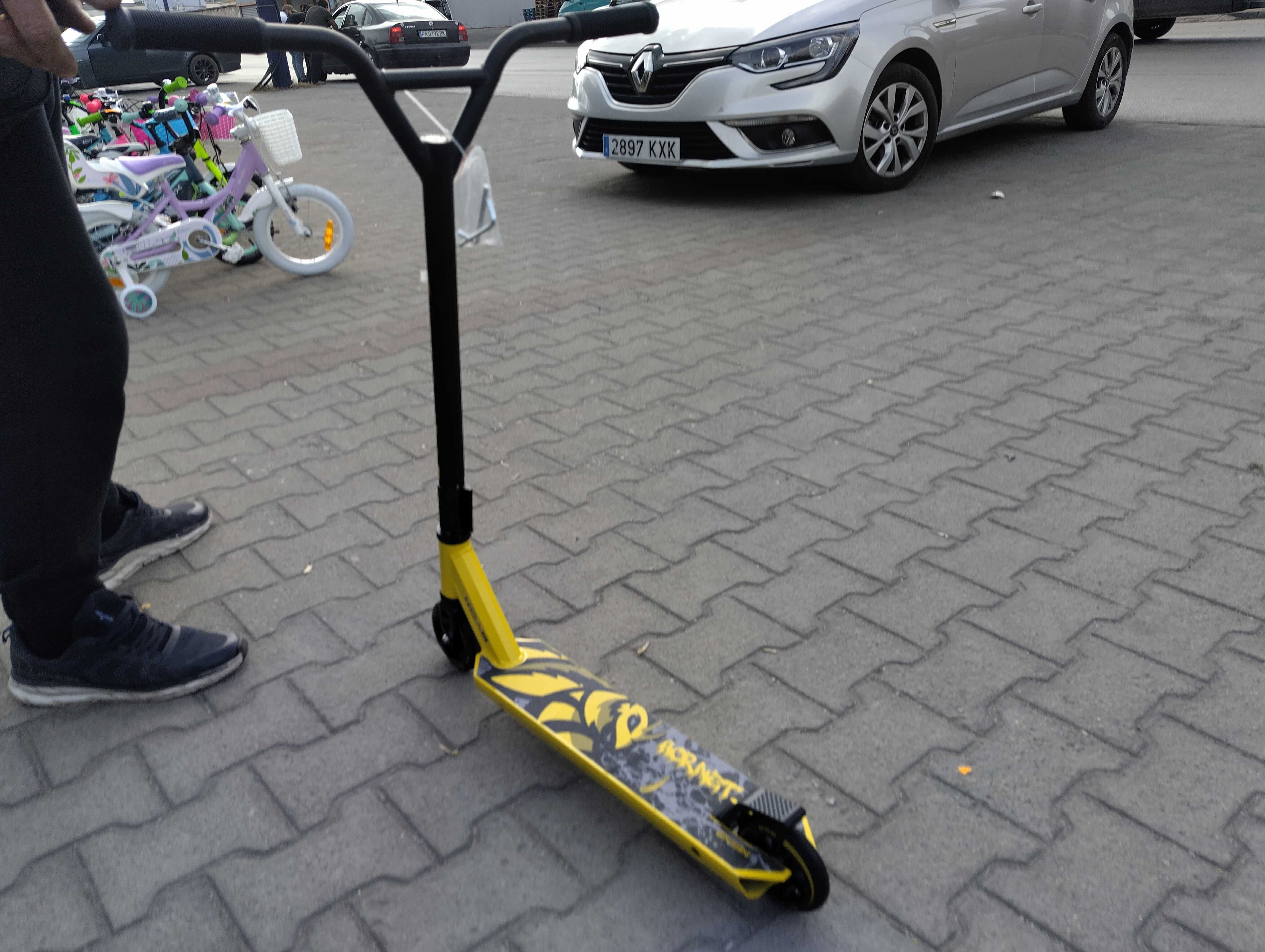 BYOX Детска тротинетка stunt HORNET