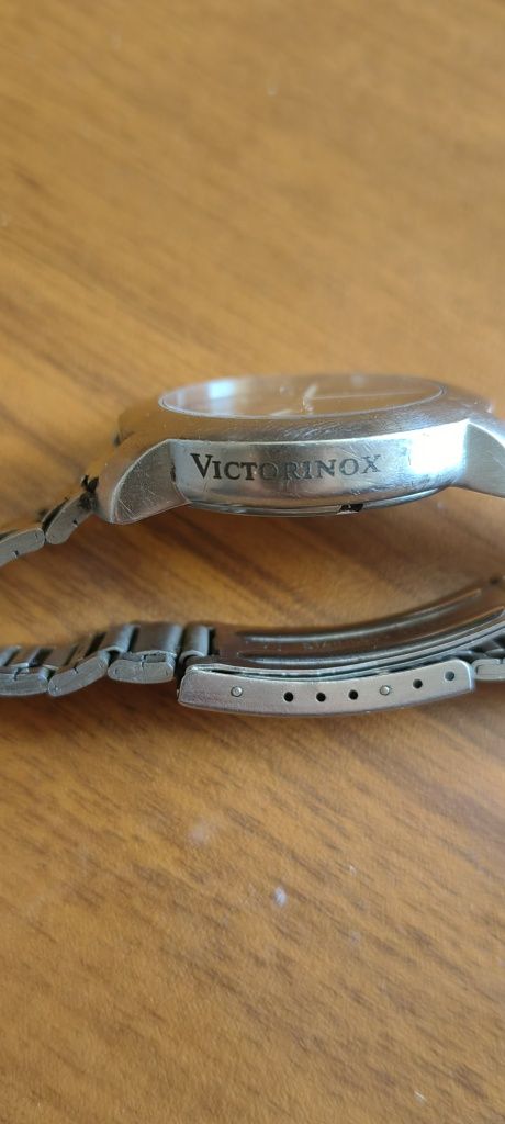 Швейцарски часовник Victorinox