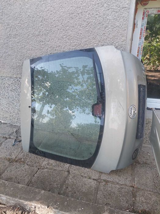 Заден капак за тойота авенсис