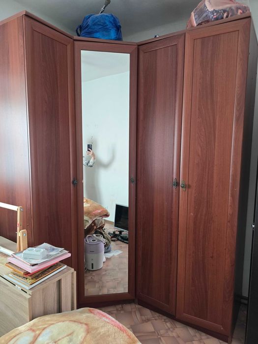 Продается большой угловой шкаф.