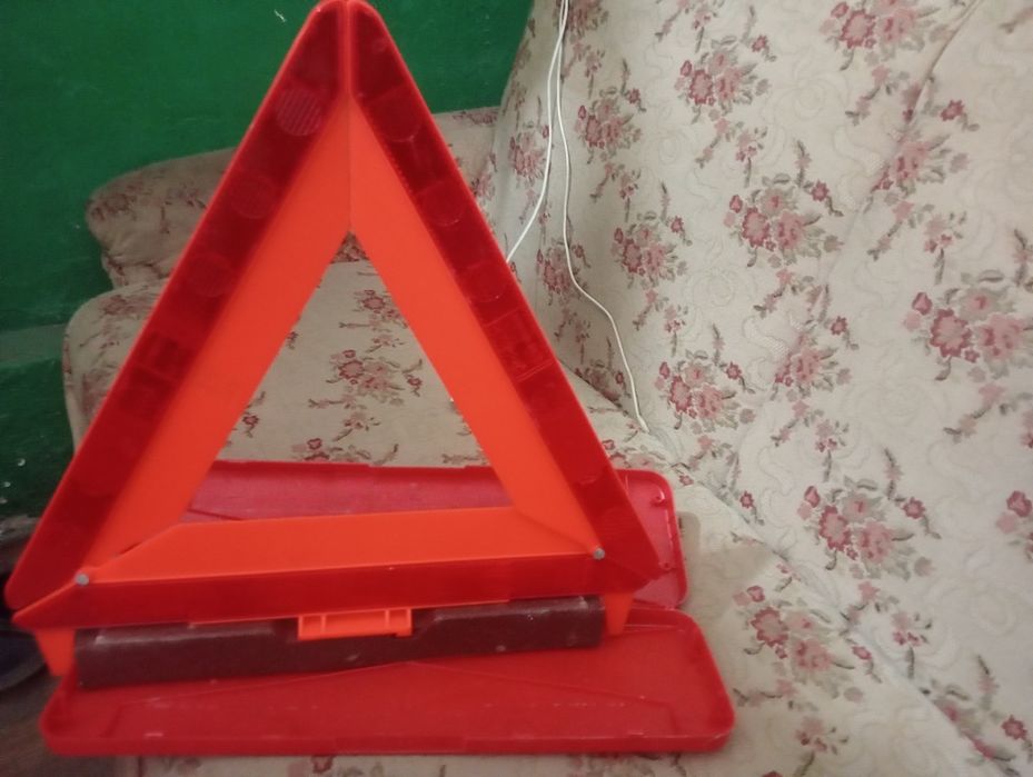 Знак аварийной остановки новый в коробке-чехле