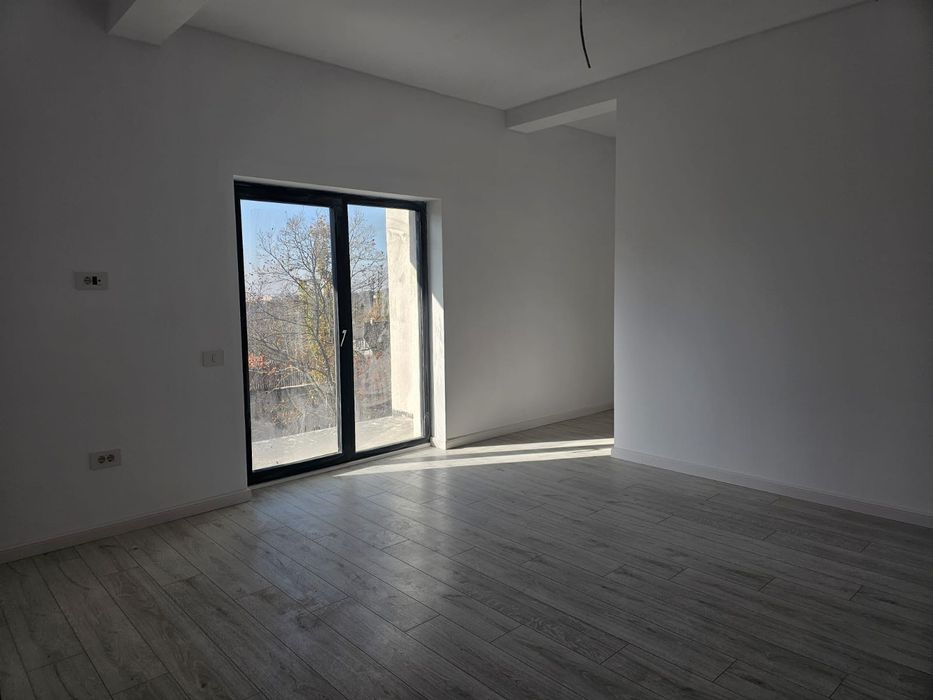 Vând casă la5min de centru