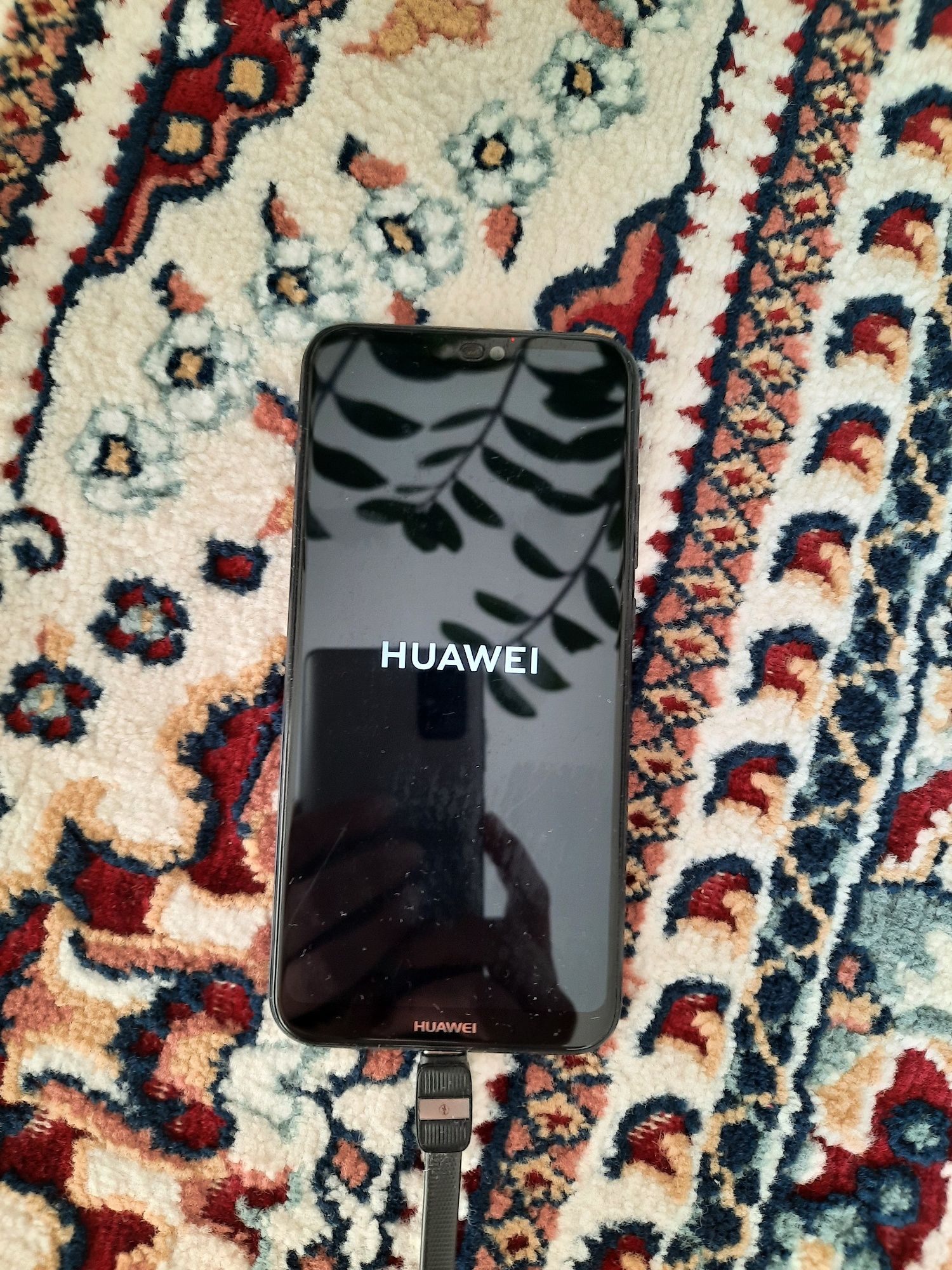 Смартфон HUAWEI.