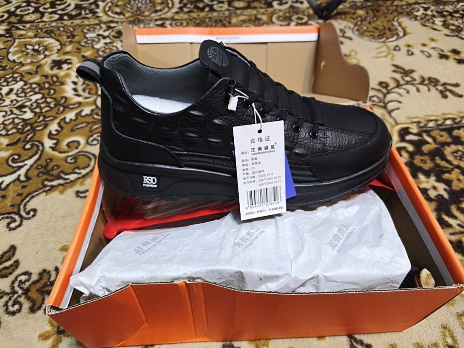 Продам ботинки осенние