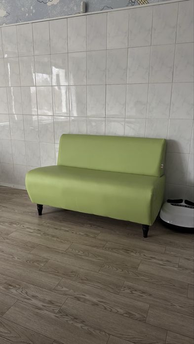 Продам диван для офиса