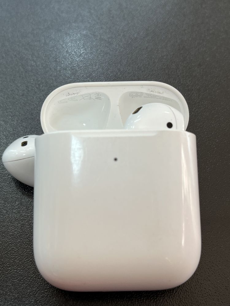 Airpods 2 (айрподс) Оригинал в хорошем состоянии