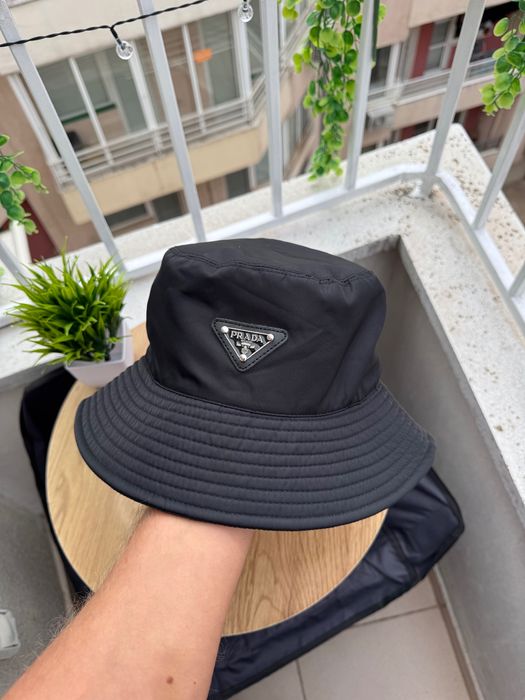 Панамa Prada Black Re-Nylon Bucket Hat