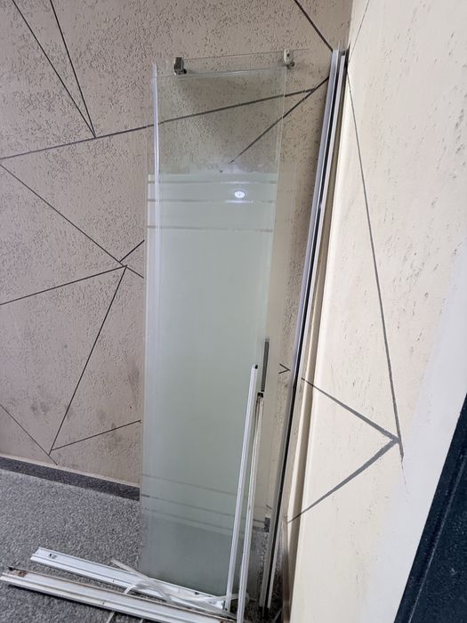 Душевая кабина окно