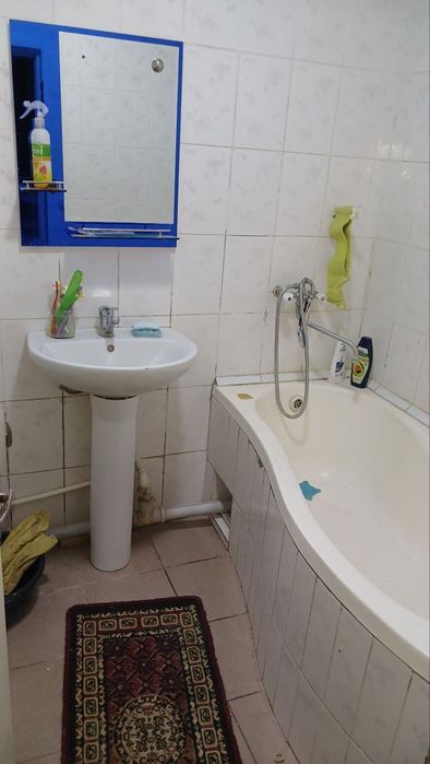 3 xonali kv ijaraga beriladi.